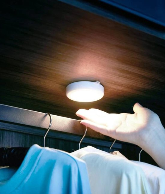 SGD Batteriebetriebene LED-Lampe mit Bewegungssensor 8x8x1,80cm