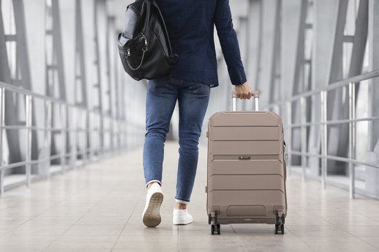 SKYCASES Urban Adventurer - Großer Reisekoffer - Zahlenschloss - 49x30x75cm - 110L - Reisekoffer mit Kofferschloss - Spinner-Räder - Champagner