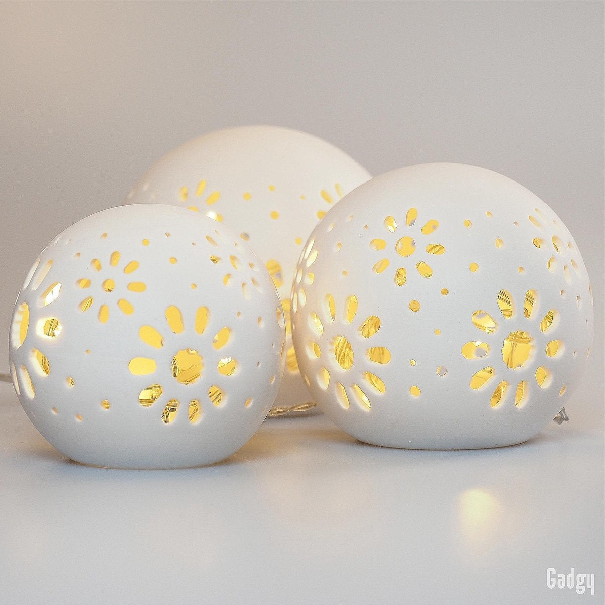 Gadgy Keramik-Kugellampe mit Lichterkette - 3 Stück: Ã˜ 8/10/12 cm - Batteriebetriebene Tischlampe - Stimmungsvolle Beleuchtung