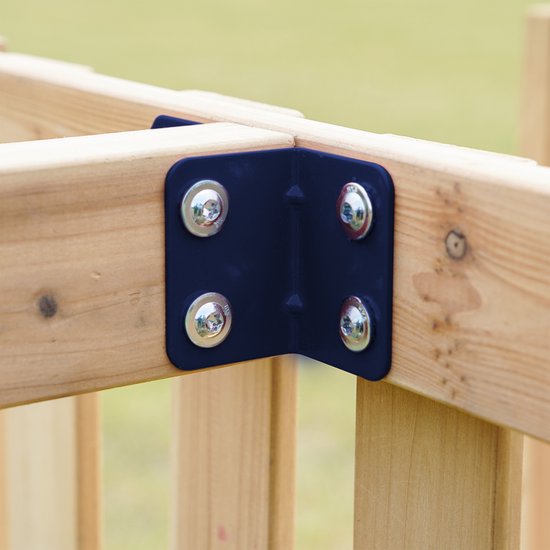 AXI Timo Mini-Spielgerät mit Babyschaukel, Kletterwand und Kreidetafel – Rote Rutsche – FSC-Holz – Kleines Spielgerät für den Garten / den Außenbereich