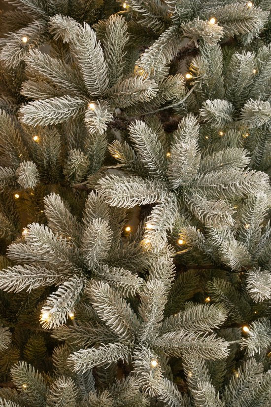 Black Box Trees Nagoya Künstlicher Weihnachtsbaum mit warmweißen LED-Lichtern - H180 x Ø108 cm - Grün gefrostet
