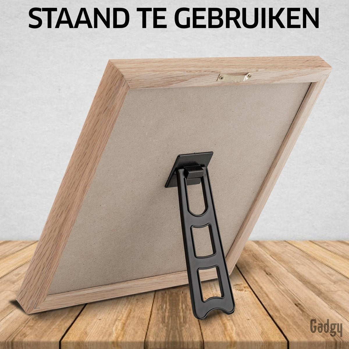 Gadgy Letter Board Schwarzer Filz - Holzrahmen - 25x25cm - mit Ständer, Haken und 3 Farbbuchstaben etc - Nettes Geschenk