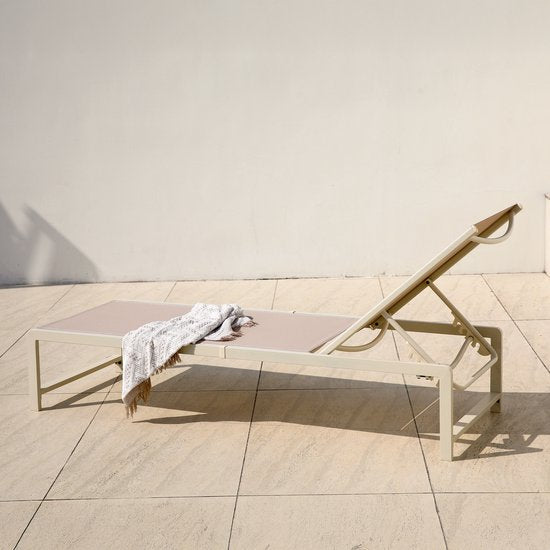 AXI Zane Liegestuhl Beige/Braun – Pulverbeschichteter Stahlrahmen – Rückenlehne mit 5 Einstellpositionen – Liegefläche aus Textileen – 173 x 62 cm