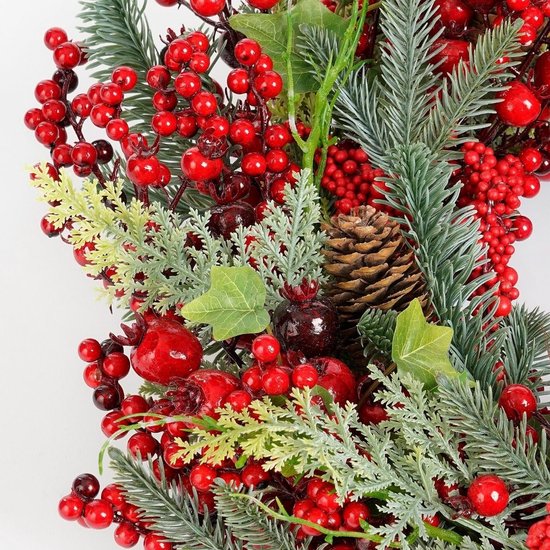 Mica Decorations Norah Weihnachtsdekoration – Weihnachtskranz mit Tannenzapfen und roten Beeren – Türkranz für den Flur, die Haustür oder das Fenster – Klassische Weihnachtsdekoration – H 11 x Ø 40 cm – Rot