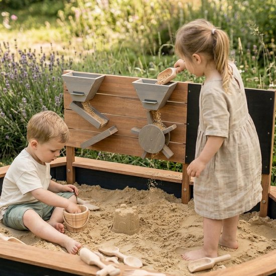 AXI Joey Sandkasten 158 x 91 x 57 cm Braun/Anthrazit – Mit Spielwand und Kreidetafel – Ovaler Sandkasten – Mit Abdeckplane und Bodenplane – 100 % FSC-zertifiziertes Hemlock-Holz