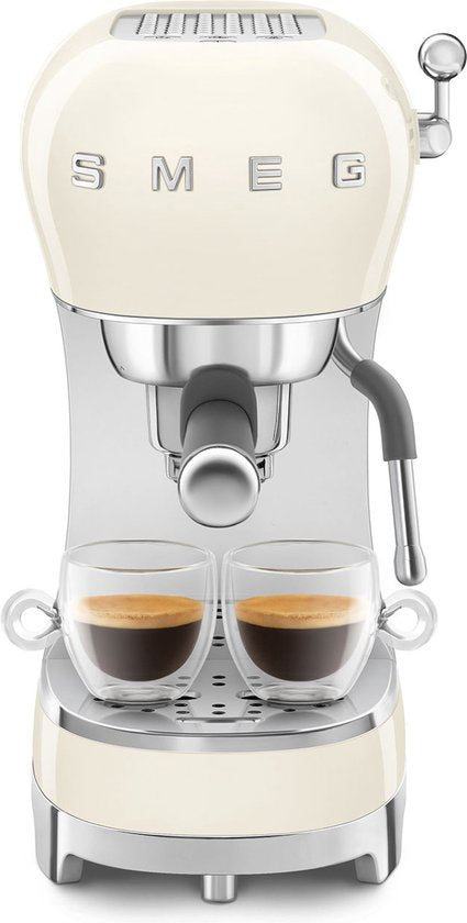 SMEG ECF02CREU Manuelle Espressomaschine – Kolbenmaschine – 15 bar – Thermoblock – Dampfdüse – Geeignet für gemahlenen Kaffee und E.S.E.-Pads – Stil der 50er Jahre – Creme