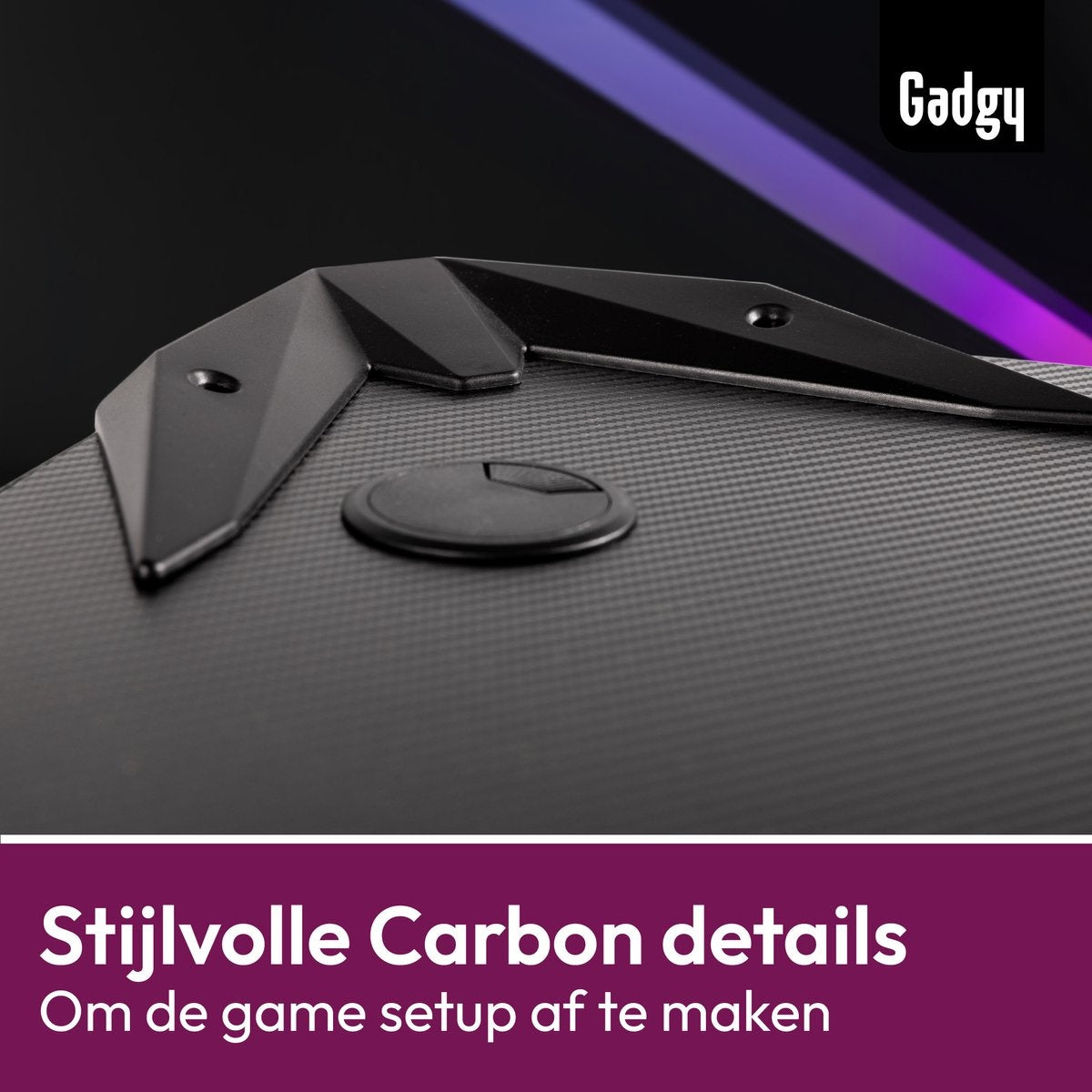 Gadgy Game Desk Carbon - Gaming Desk 110 CM Wide - Gaming Desk mit Carbon Details - Gaming Tisch mit Kopfhörerhalter, Tassenhalter & Kabeltunnel - Level Up Gaming mit Gadgy - Black Carbon