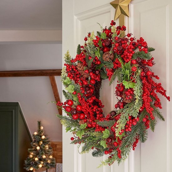 Mica Decorations Norah Weihnachtsdekoration – Weihnachtskranz mit Tannenzapfen und roten Beeren – Türkranz für den Flur, die Haustür oder das Fenster – Klassische Weihnachtsdekoration – H 11 x Ø 40 cm – Rot