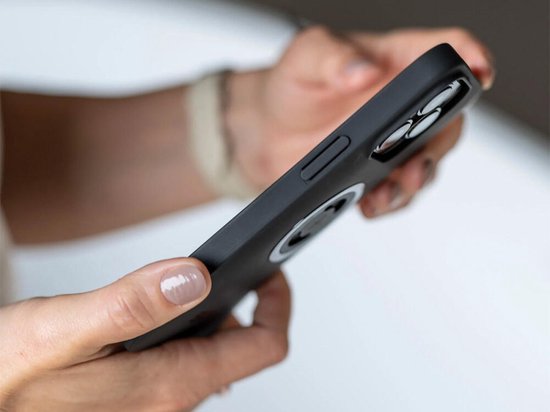 SP Connect SPC+ Apple iPhone 15 Pro Hülle MagSafe Back Cover, dünn, schwarz
