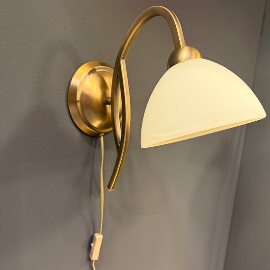 Anthea 4328BR – Klassische Wandleuchte mit bronzefarbenem Leuchtenkörper und einem 17 cm großen Glasschirm in Marmoroptik, E27-Fassung, Steinhauer