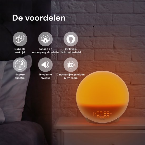 DistinQ Wake-Up Light - Radiowecker mit zweifacher Weckzeit - Einschlafhilfe mit USB-Anschluss - Holzfarbe
