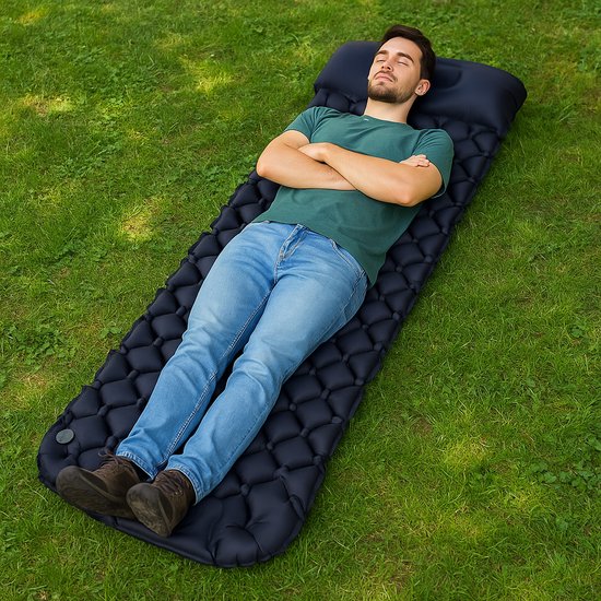 Outbee Schlafmatte selbstaufblasend - Luftmatratze mit integrierter Fußpumpe & Kissen - 1 Person - Selbstaufblasende Schlafmatte - Luftmatratze inkl. Gepäckträger - 195x60x5 cm - Schwarz