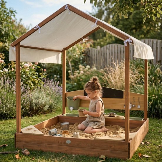 AXI Meli Sandkasten & Spielhaus 120 x 120 cm mit Spielküche – Braun – Mit Dach – FSC-Holz – Mit Kreidetafel, Wassertank und 6-teiligem Spielzeug-Kochset – Mit 2 Bänken - Inklusive Bodenplane – 10 Jahre Garantie