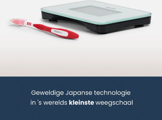 Kleine Waage – Die weltweit kleinste digitale Mini-Personenwaage – Reiseformat mit Schutzhülle – Weiß – TANITA® HD-386