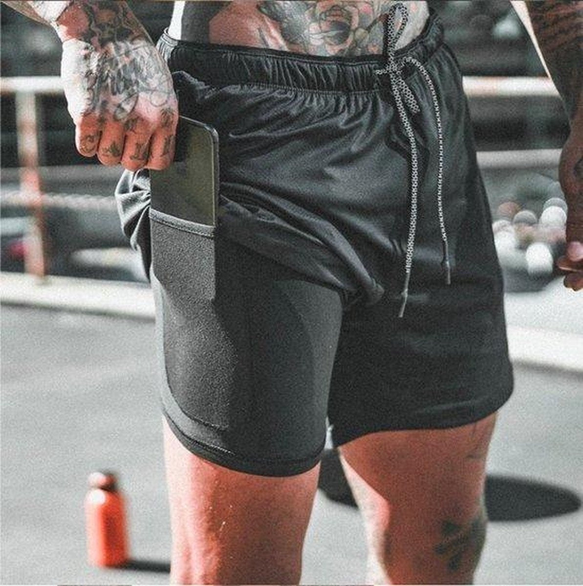 MW - Sporthose für Männer - Größe M & 2-in-1 Design - Ausgestattet mit Handytasche und elastischem Bund - Für Fitnessstudio und Laufen - Schwarzes Polyester