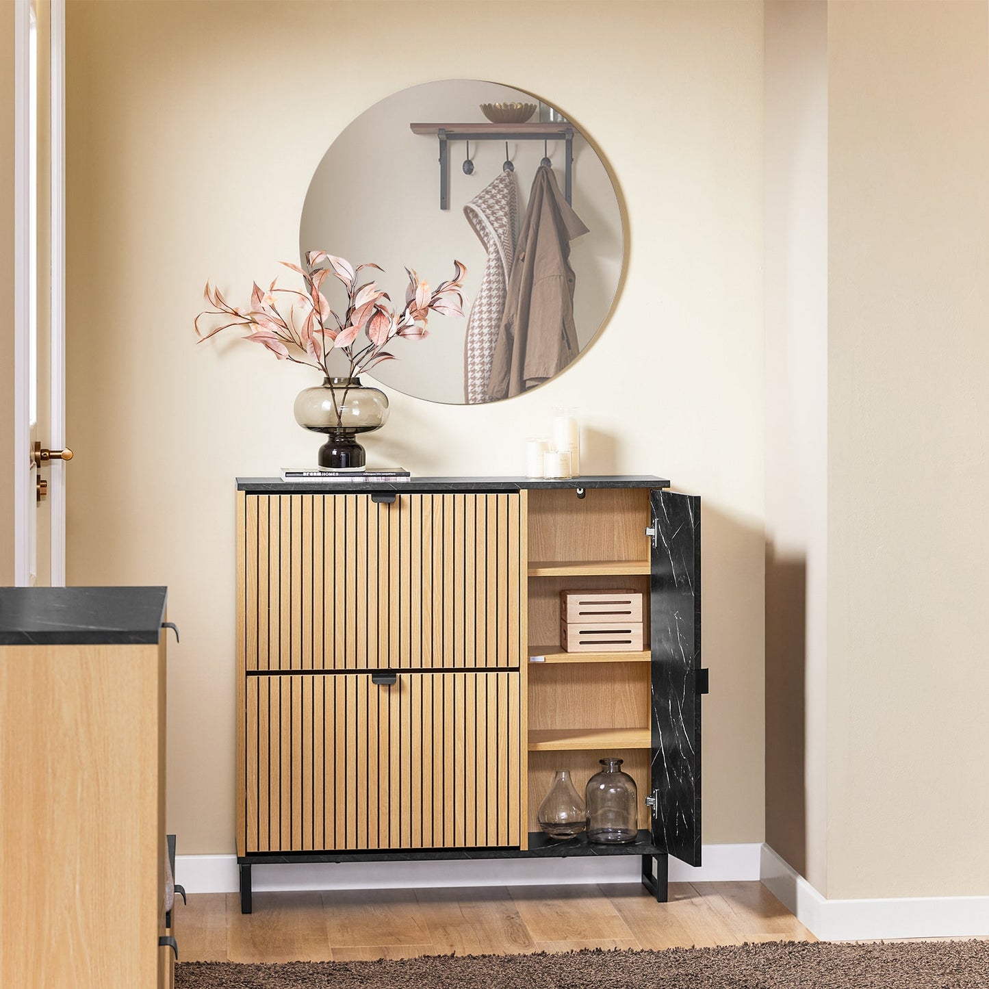 SoBuy FSR203-N Schmaler Eingangs-Schuhschrank, 2 Klappen und Seitentür, skandinavisches Design, kompakt, Schwarz und helles Holz, 90 x 24 x 88 cm