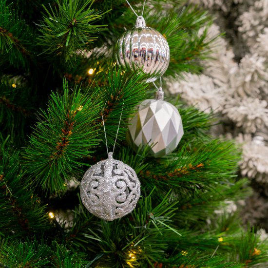 Giftsome Silberne Weihnachtskugeln Set - 60 Weihnachtskugeln aus Kunststoff - Inkl. Silberspitze - Weihnachtsdekoration - Ø6/7 cm
