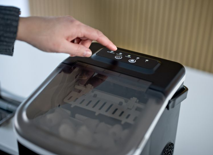 QLT Eiswürfelmaschine - Kompakt und effizient - 8-10 kg Eis pro 24 Stunden