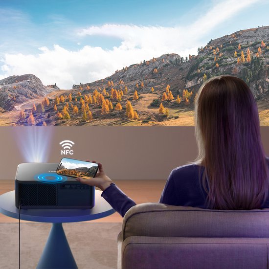 Yaber K2S Beamer – Projektor mit Dolby Audio und JBL 2.0-Lautsprechern – 800 ANSI-Lumen, 1080p Full HD – Android TV (über 7000 Apps) – Wi-Fi 6/Bluetooth – Tragbares Heimkino – Schwarz