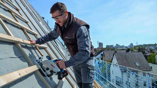 Bosch Professional GKS 18V-57 G – Akku und Ladegerät nicht im Lieferumfang enthalten, 1x Sägeblatt „Standard for Wood“ 165 mm, Absaugadapter, Innensechskant, Parallelanschlag