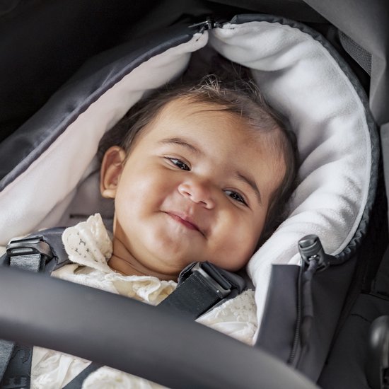 Stokke Xplory X, Modern Grey – Luxuriöser Kinderwagen – Verstellbar für den Komfort von Baby und Eltern – Polsterung, Sicherheitsgurt und reflektierender Reißverschluss für zusätzliche Sicherheit – Lässt sich in einem Handgriff zusammenklappen