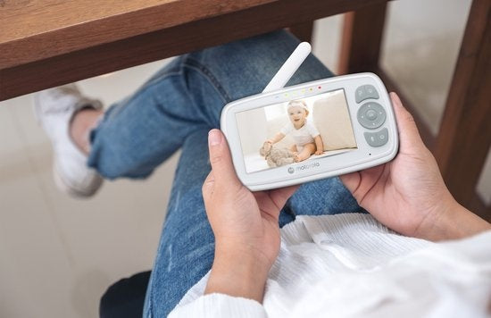 Motorola Babyphone für Kinderzimmer - mit Kamera - VM34 - 4,3-Zoll-Farbdisplay - Infrarot-Nachtsicht - Talk-back-Funktion - Wiegenlieder