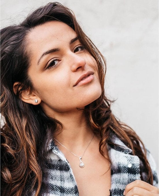 Yolora Damen Halskette mit Kalpa Camaka Kristall Anhänger - Farbe Silber - 18K Weißgold plattiert - Geschenkbox - Muttertagsgeschenk