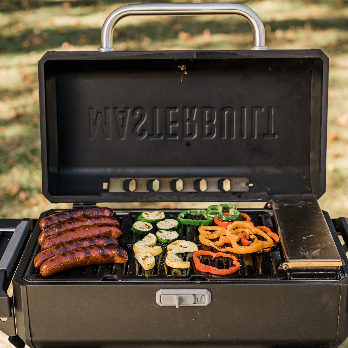 Masterbuilt Tragbarer digitaler Holzkohle-Räucherofen & Grill mit Sockel - Schwarz - 60 x 43 x 45 cm