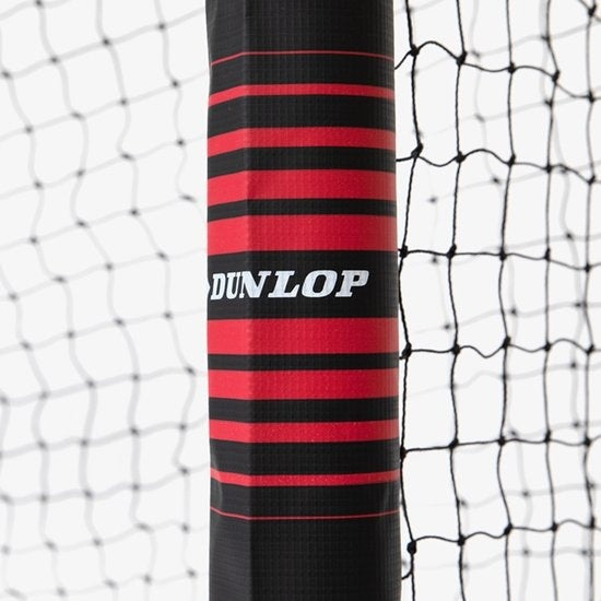 Dunlop Voetbaldoel - Voetbal Goal 240 x 160 x 85 cm - Voetbalgoal Groot - Buitenspeelgoed voor Kinderen en Volwassenen - Snelle Montage - Voetbal Training Doel - Metaal - Zwart/ Rood