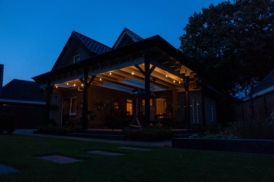 FlinQ Smart Light String Premium - LED-Lichtgirlande für den Außenbereich - Gartenbeleuchtung 15 Meter langes Kabel - Girlande mit RGB-Lichtern - Stimmungslichter / Partylichter - Partylichter