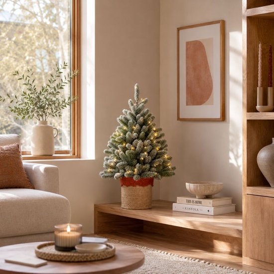 Black Box Trees Nagoya Kunstweihnachtsbaum mit Beleuchtung – Kunstbaum H 90 x T 42 cm – Kunstweihnachtsbaum mit verschneiten Zweigen – im Kunststofftopf – Weihnachtsdekoration für den Innenbereich – mit Batterie und Zeitschaltuhr – 175 Zweige