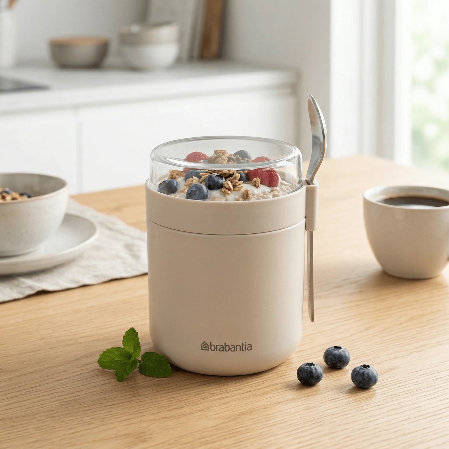 Brabantia Lebensmittelbecher 500 ml inklusive Löffel, auslaufsicher, Soft Beige