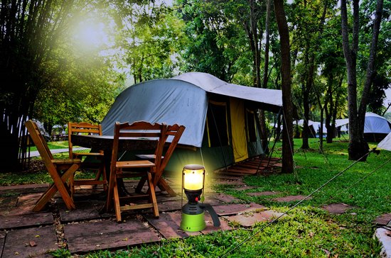 Kinzo Gaslampe – Campinglampe mit Gasbetrieb – Mit Piezo-Zündung und Tragegriff – Inklusive 3 Gasschläuche – 500 W