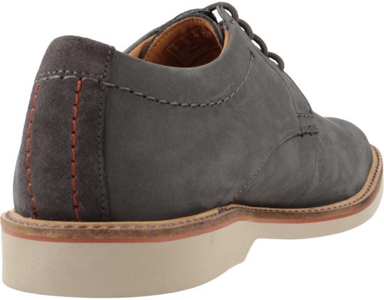 Schlichte Spitzenschuhe mit Lederfutter