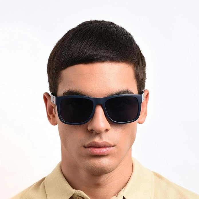 Tommy Hilfiger TH1556/S Rechteckige Sonnenbrille – Blau/Rot/Weißer Rahmen – Blaue UV400-Gläser aus Polycarbonat