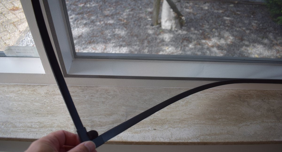 O'DADDYÂ¬Ã† Moskitonetz - Fenstergitter magnetisch rund - Maschengitter - 130 x 150 cm - Fliegengitter nach Maß - Gitter mit weißem Rand schwarze Maschen
