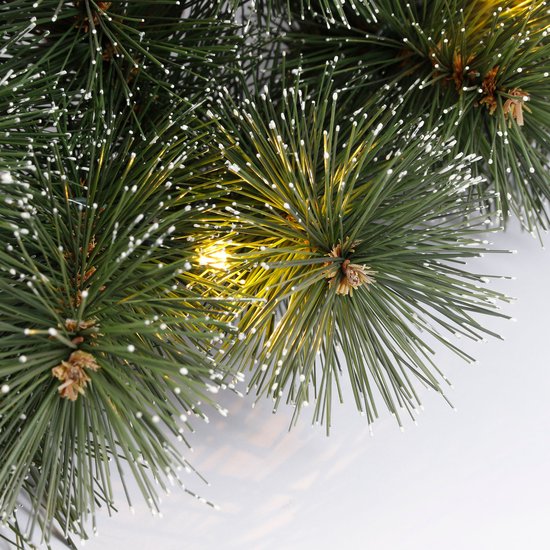 Black Box Trees Glendon Set aus 2 Weihnachtsbäumen und 1 Kranz mit LED-Lichtern - Grün