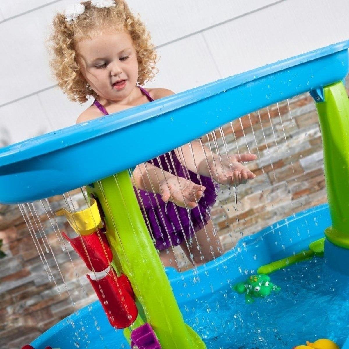 Step2 Rain Showers Splash Pond Wassertisch - Mit 13-teiligem Zubehörset - Wasserspielzeug für Kinder - Spieltisch mit Wasser für Garten/Außenbereich