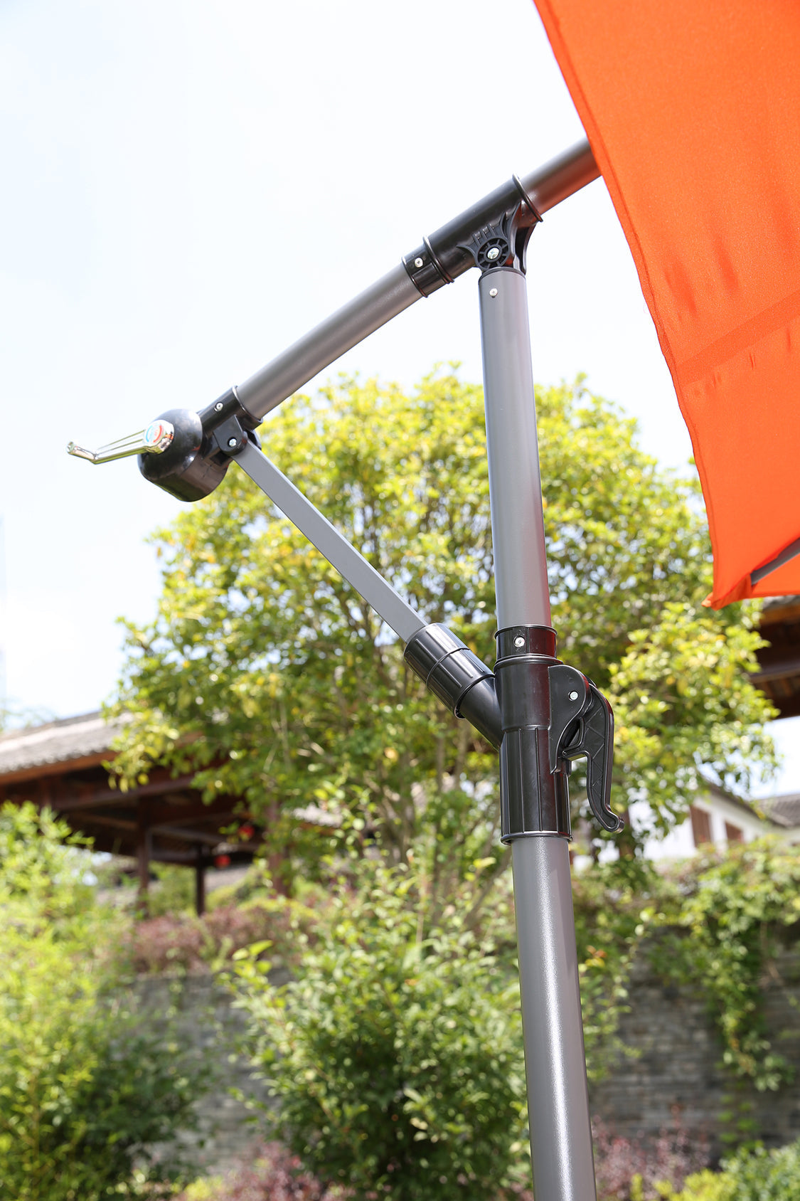 Angel Living Schwebeschirm 300 cm – Kurbel-Sonnenschirm mit Neigungsfunktion – Rot