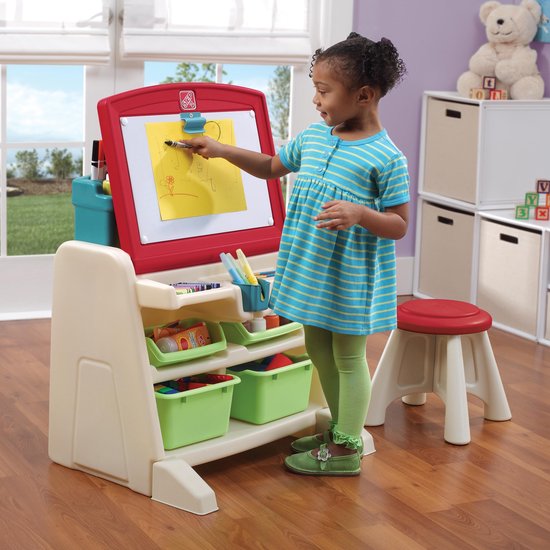Step2 Flip & Doodle Staffelei Schreibtisch mit Stuhl für Kinder - 2-in-1 Kinderschreibtisch und Staffelei aus Kunststoff / Kunststoff - Basteltisch mit Ablagefläche