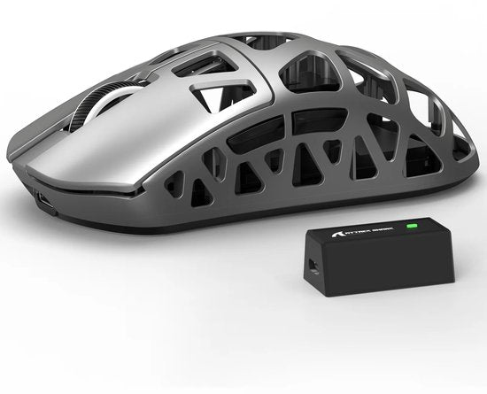 ATTACK SHARK R3 – Kabellose Gaming-Maus – PAW3395 – Ultraleicht (46 g) – Kabelgebunden/2,4 GHz/BT 5.1 – 26.000 DPI – Magnesiumlegierung
