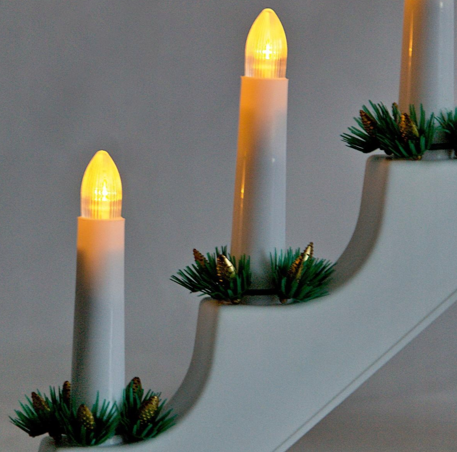 Nampook Adventskerzenhalter aus Holz mit 7 LEDs und Schalter, 38,5 cm – Mattweiß – Kiefernholz