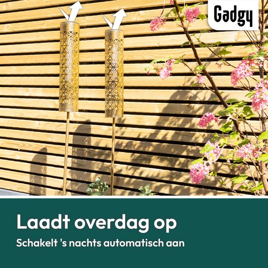 Gadgy Solar-Gartenbeleuchtung – 2x Standlampen mit flackerndem Flammeneffekt – Goldmetall – LED-Stimmungslampen mit Solarbetrieb – Für den Außenbereich – Wetterfest – 98 cm hoch – Erdspieß