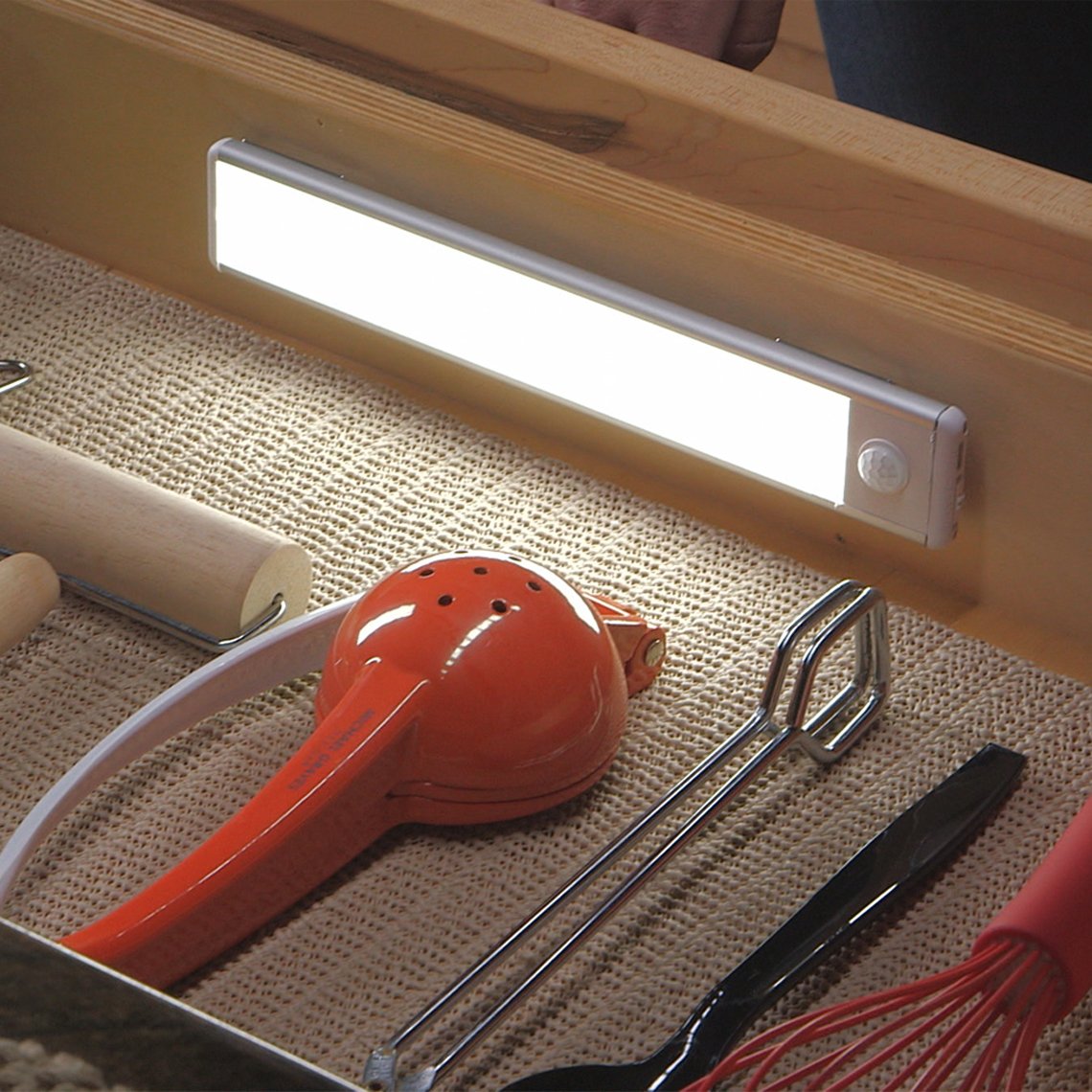 HandyLUX Slim Bright LED-Lichtleiste – magnetisch befestigbar – Bewegungssensor – kabelloser Betrieb – ultrahelles Licht