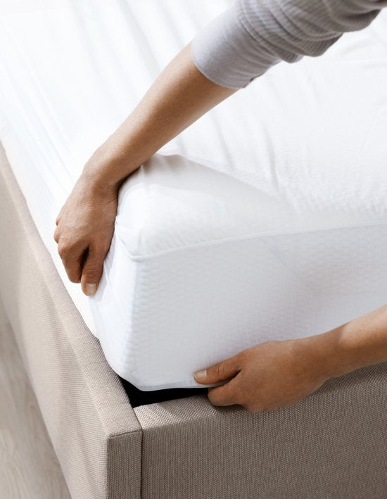 Home by TEMPUR - Matratzenschoner & Spannbetttuch - 160 x 210-220 x 25 cm - Weiß & TENCEL Lyocell - Wasserdicht & kühlend - 2-in-1 Schutz und Anti-Feinstaubmilben