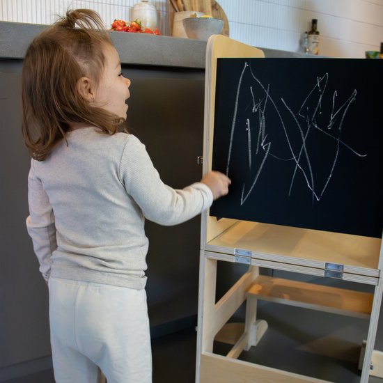 Sunny Mae 2-in-1-Lernturm – Lernturm und Spielmöbel aus Holz für Kinder – Umwandelbar in einen kleinen Tisch mit Stuhl – Mit Kreidetafel – Von Montessori inspiriertes Küchenhelferchen – Sicheres und pädagogisches Spielzeug