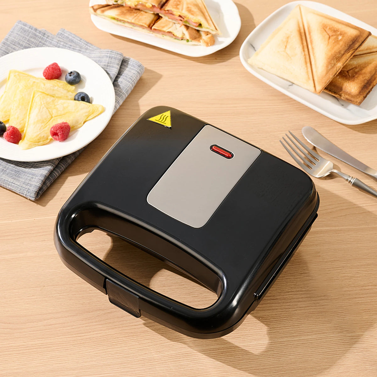 Ochama Sandwichmaker 750 W – Doppelte Grillplatten – Knusprige Toasts – Antihaftbeschichtung – Schwarz
