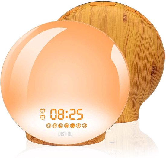 DistinQ Wake-Up Light - Radiowecker mit zweifacher Weckzeit - Einschlafhilfe mit USB-Anschluss - Holzfarbe