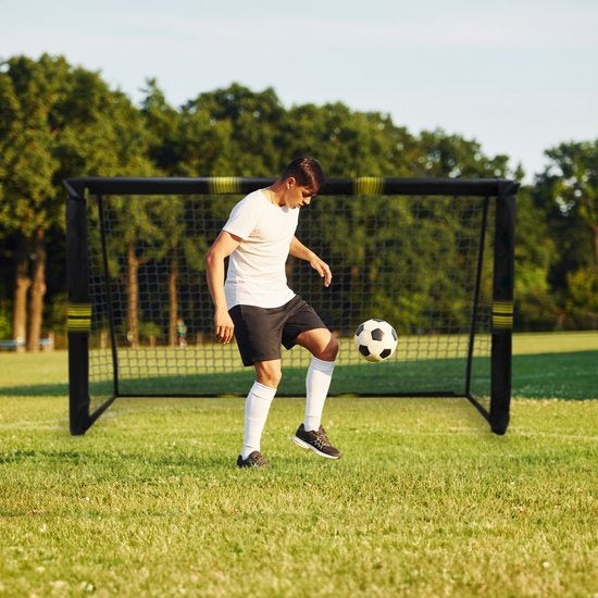 Umbro Fußballtor - Fußballtor 240 x 160 x 85 cm - Fußballtor groß - Outdoor-Spielzeug für Kinder und Erwachsene - schneller Aufbau - Fußball-Trainingstor - Metall - Schwarz/Gelb