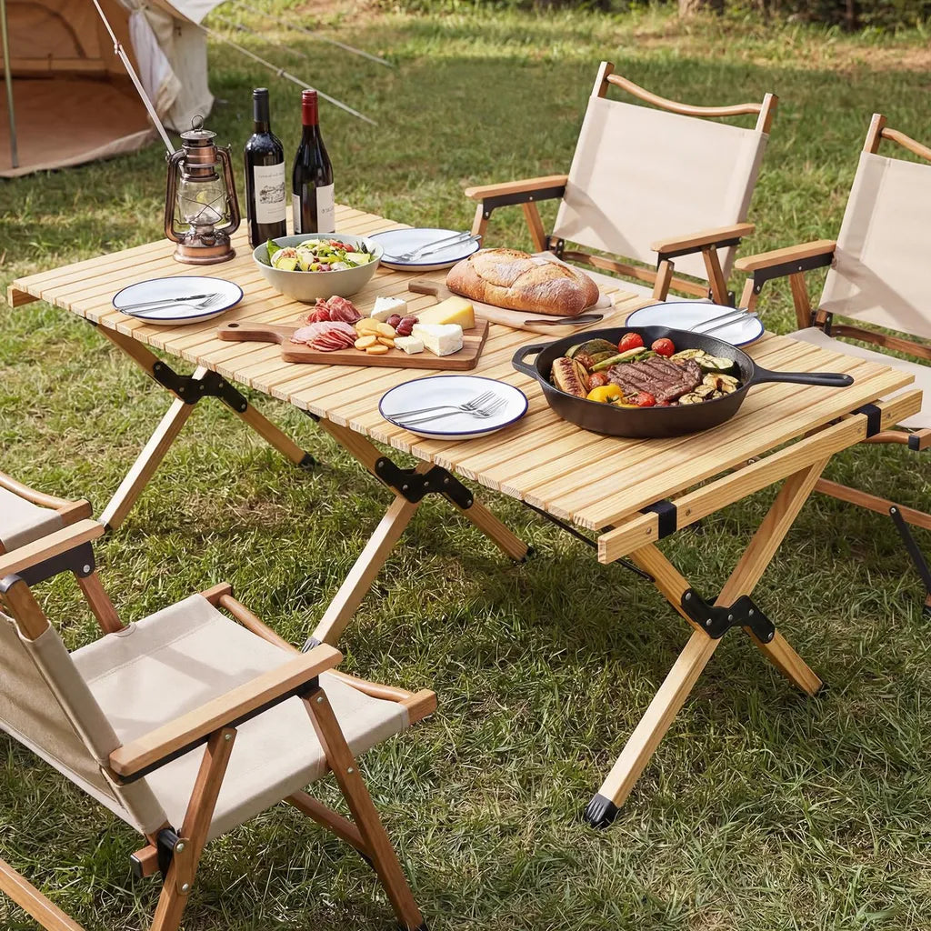 Coast Klappbarer Campingtisch 122 × 60 × 45 cm – Picknicktisch aus Holz für 4–6 Personen mit aufrollbarer Tischplatte und Tragetasche – Naturfarben